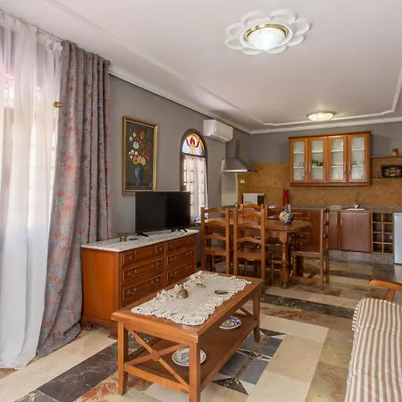 Gaudi Style Apartahotel Nàquera