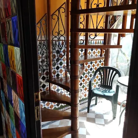 Gaudi Style Apartahotel *