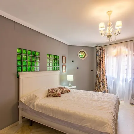 Gaudi Style Apartahotel