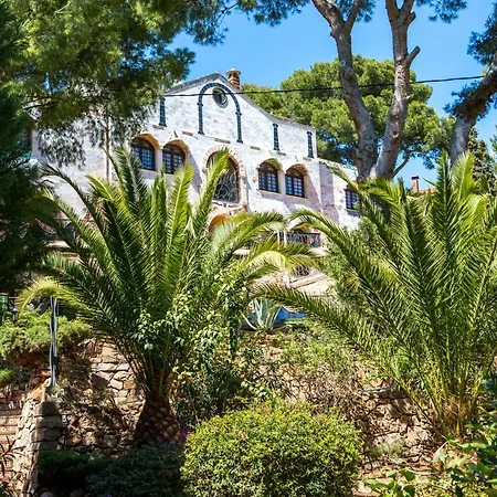 Gaudi Style Apartahotel Nàquera