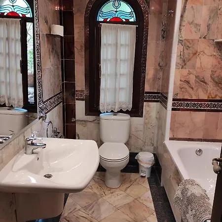 Gaudi Style Apartahotel Nàquera