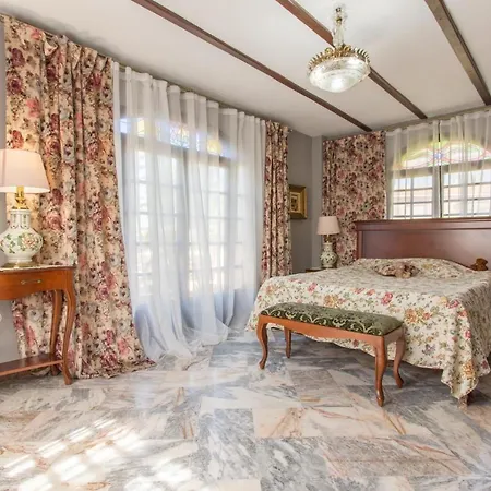 Aparthotel Gaudi Style Naquera