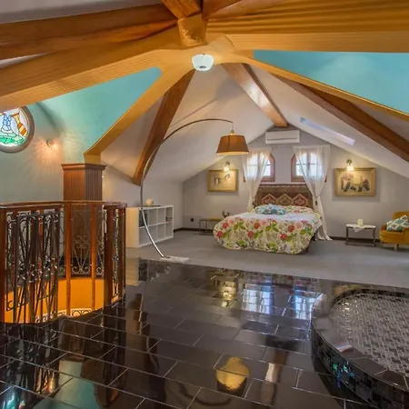 Gaudi Style 4*
