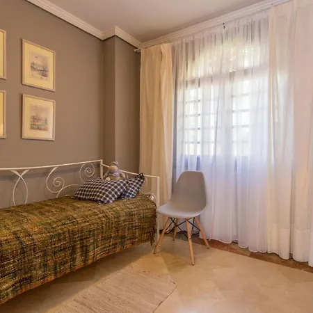 Gaudi Style 4*
