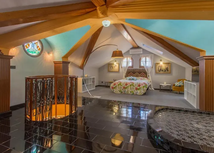 Gaudi Style 4*
